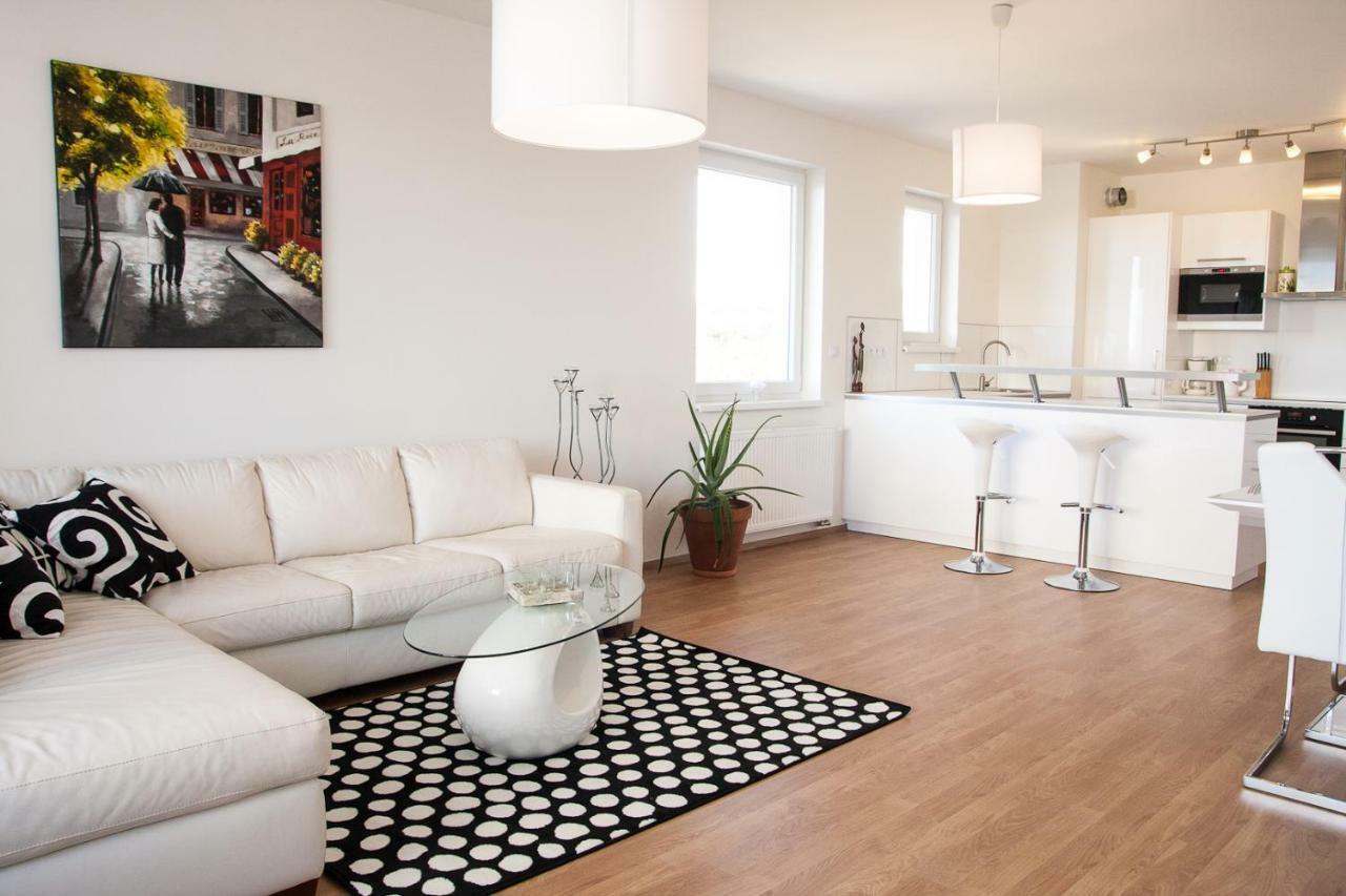 Prostorny 3 Pokojovy Apartman S Dvema Terasami ปราก ภายนอก รูปภาพ