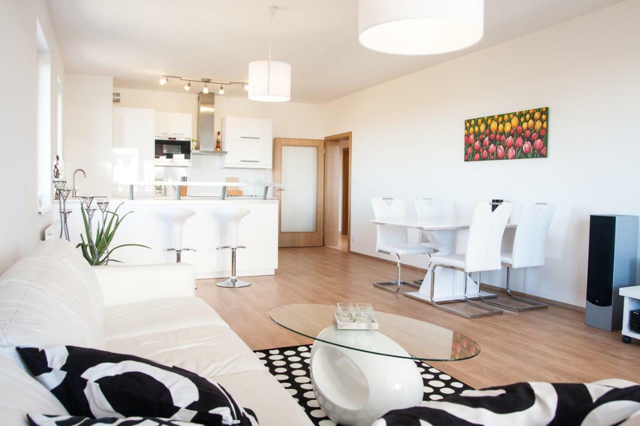 Prostorny 3 Pokojovy Apartman S Dvema Terasami ปราก ภายนอก รูปภาพ
