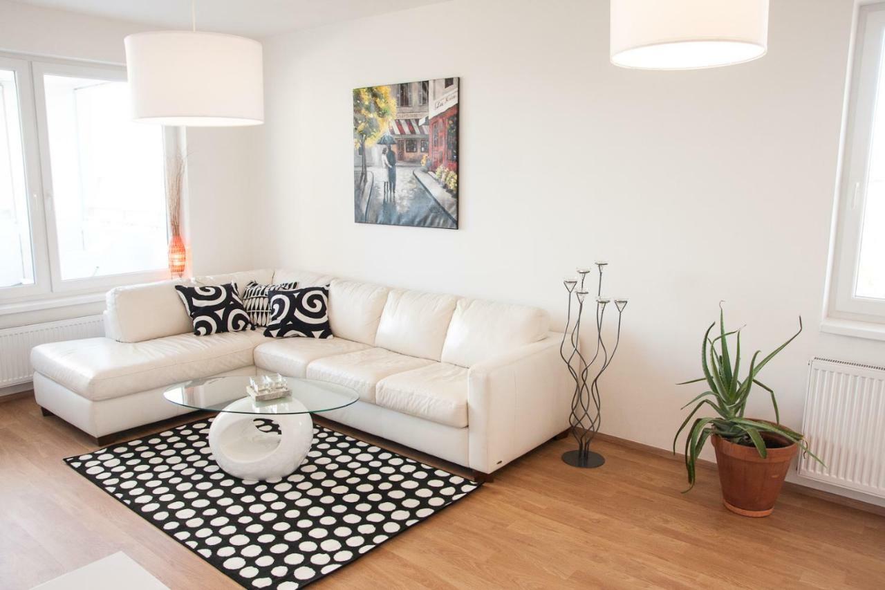 Prostorny 3 Pokojovy Apartman S Dvema Terasami ปราก ภายนอก รูปภาพ