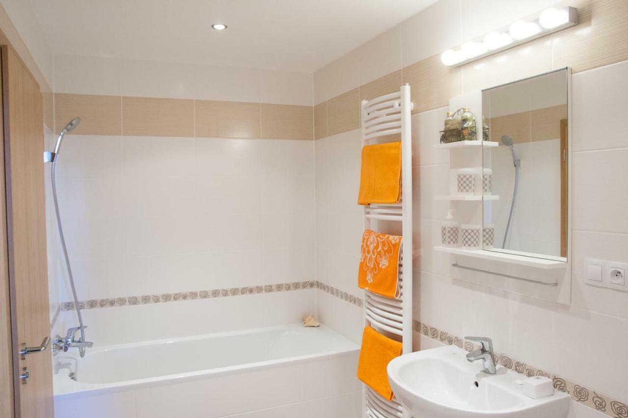 Prostorny 3 Pokojovy Apartman S Dvema Terasami ปราก ภายนอก รูปภาพ