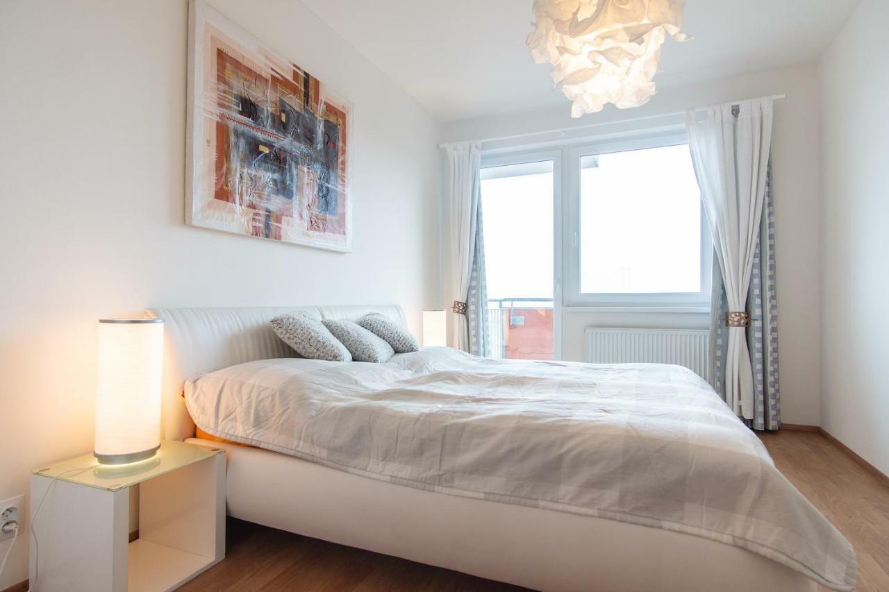 Prostorny 3 Pokojovy Apartman S Dvema Terasami ปราก ภายนอก รูปภาพ