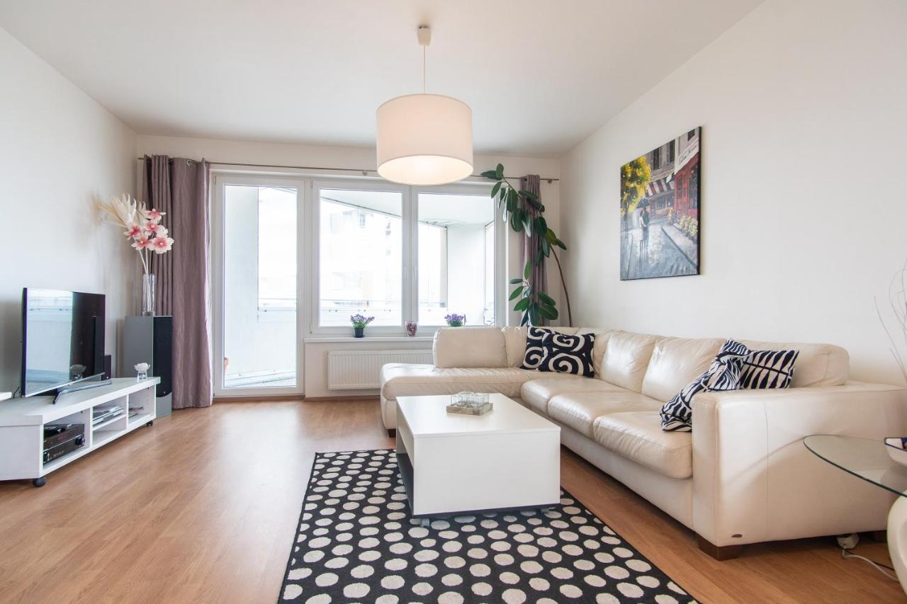 Prostorny 3 Pokojovy Apartman S Dvema Terasami ปราก ภายนอก รูปภาพ